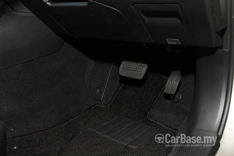 Subaru Outback BN (2015) Interior