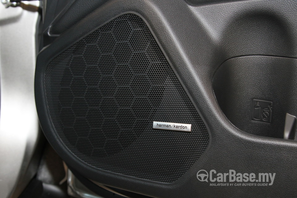 Subaru Outback BN (2015) Interior