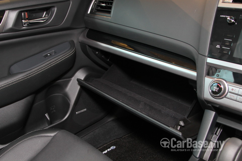 Subaru Outback BN (2015) Interior