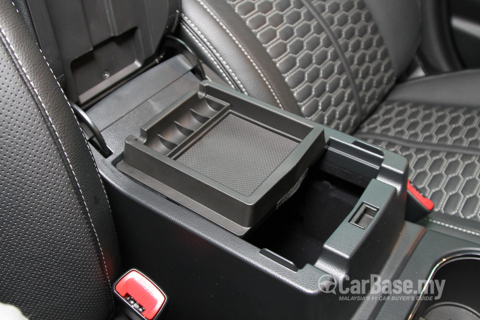 Subaru Outback BN (2015) Interior