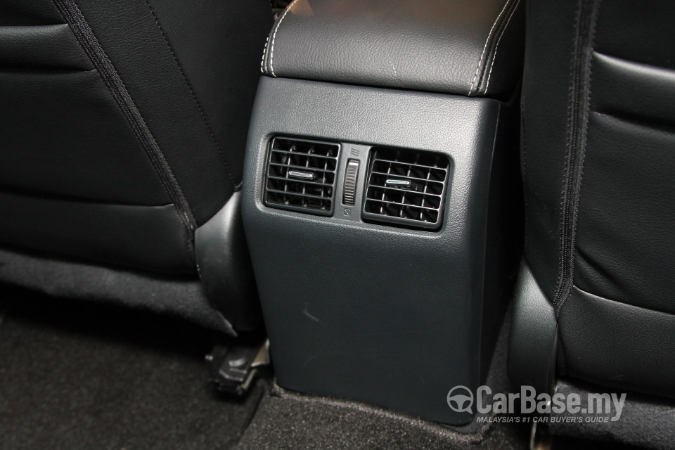 Subaru Outback BN (2015) Interior