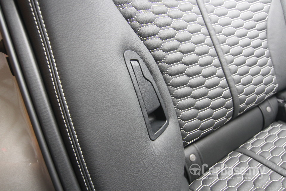 Subaru Outback BN (2015) Interior