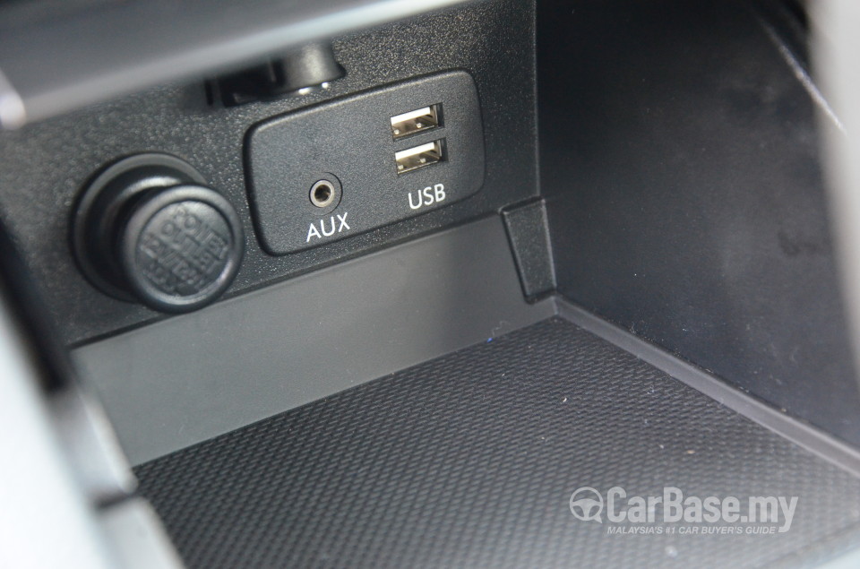 Subaru Outback BN (2015) Interior