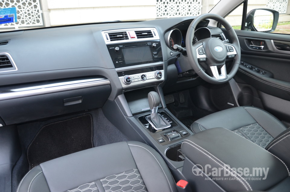Subaru Outback BN (2015) Interior