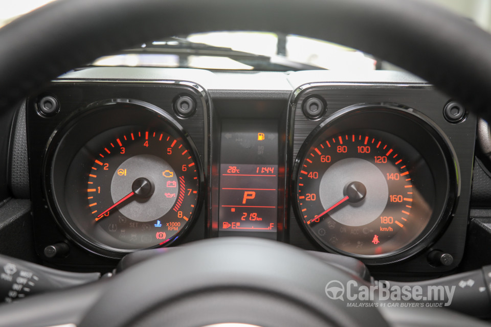 Suzuki Jimny JB74 (2021) Interior