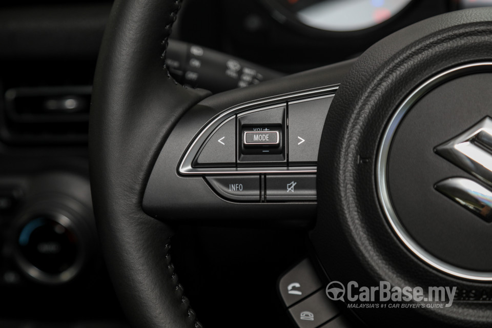 Suzuki Jimny JB74 (2021) Interior