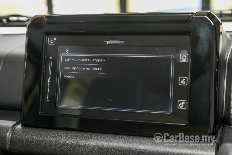 Suzuki Jimny JB74 (2021) Interior