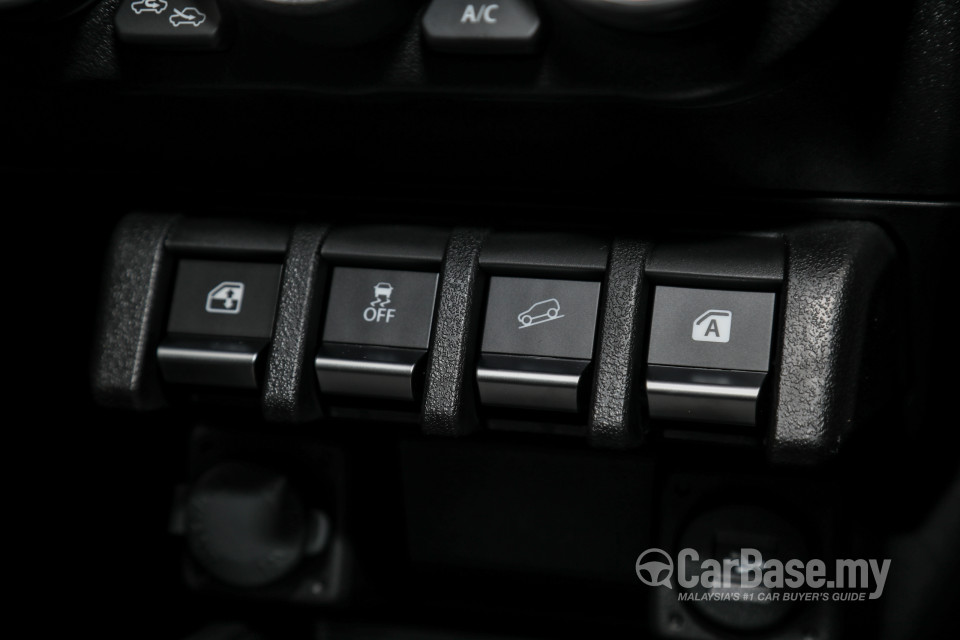 Suzuki Jimny JB74 (2021) Interior