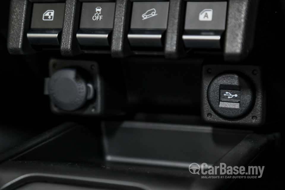 Suzuki Jimny JB74 (2021) Interior