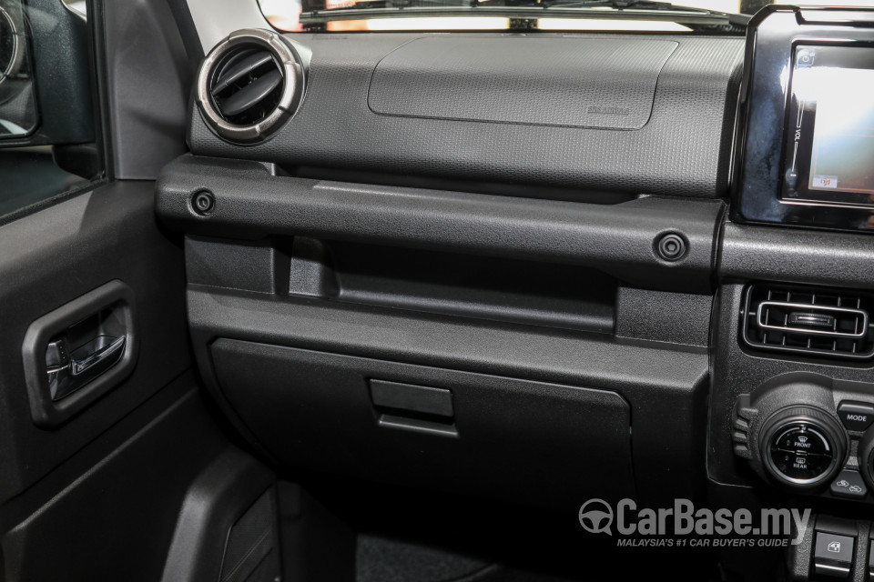 Suzuki Jimny JB74 (2021) Interior