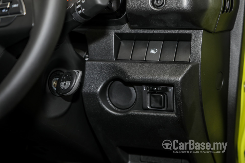 Suzuki Jimny JB74 (2021) Interior