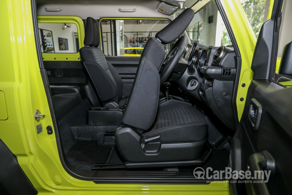 Suzuki Jimny JB74 (2021) Interior