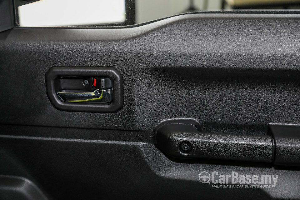 Suzuki Jimny JB74 (2021) Interior