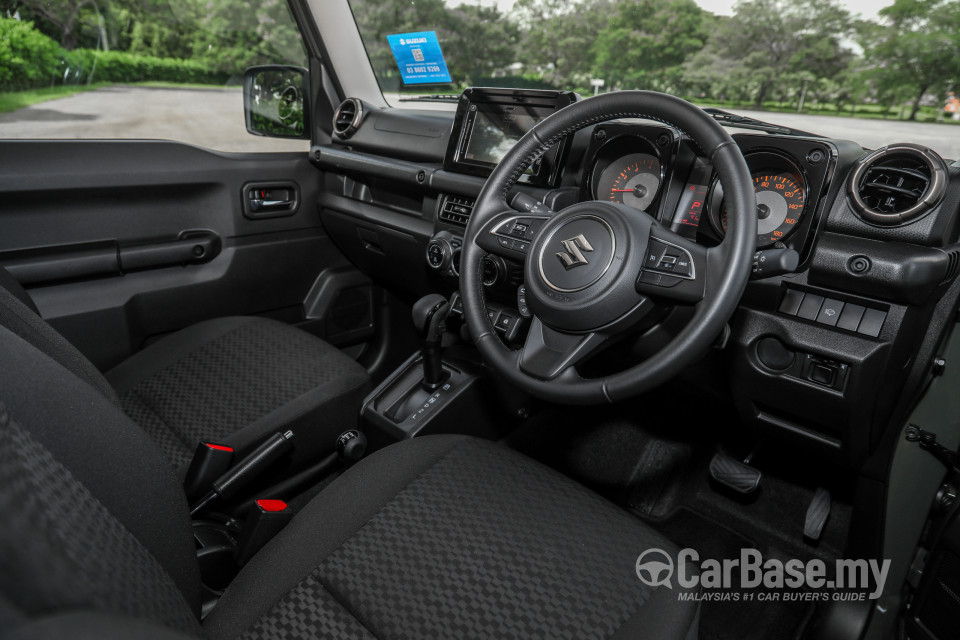 Suzuki Jimny JB74 (2021) Interior