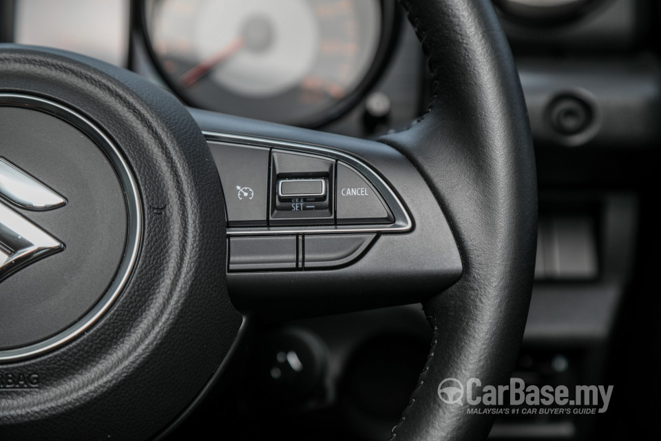 Suzuki Jimny JB74 (2021) Interior