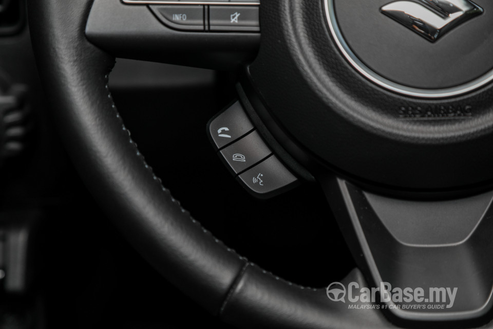 Suzuki Jimny JB74 (2021) Interior