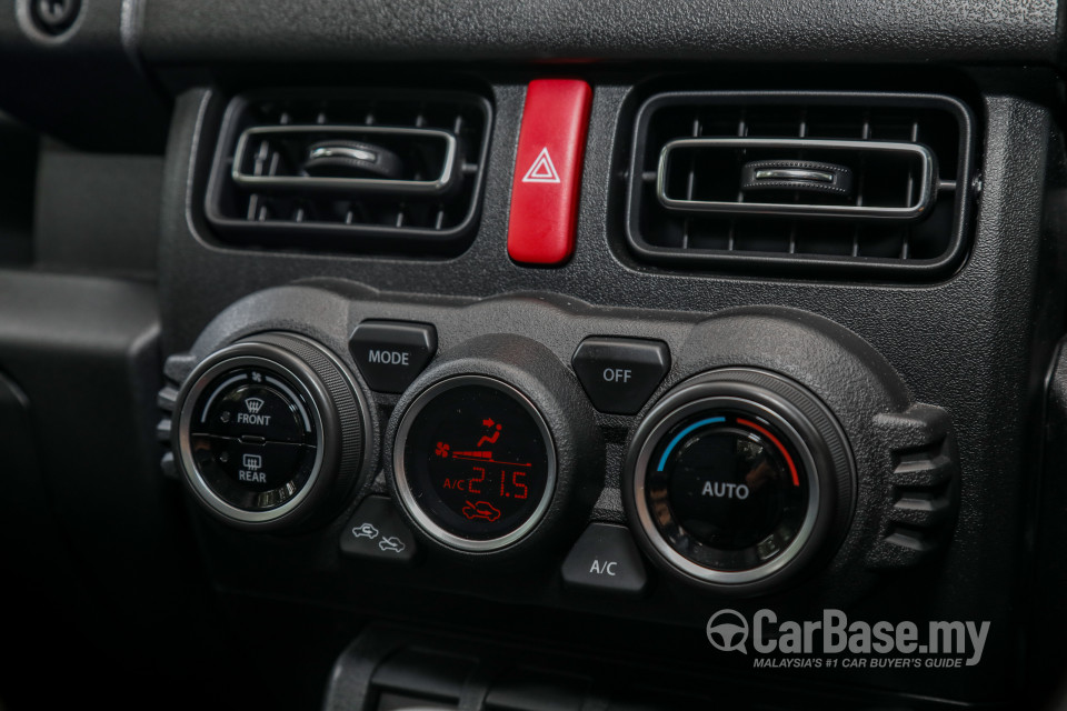 Suzuki Jimny JB74 (2021) Interior