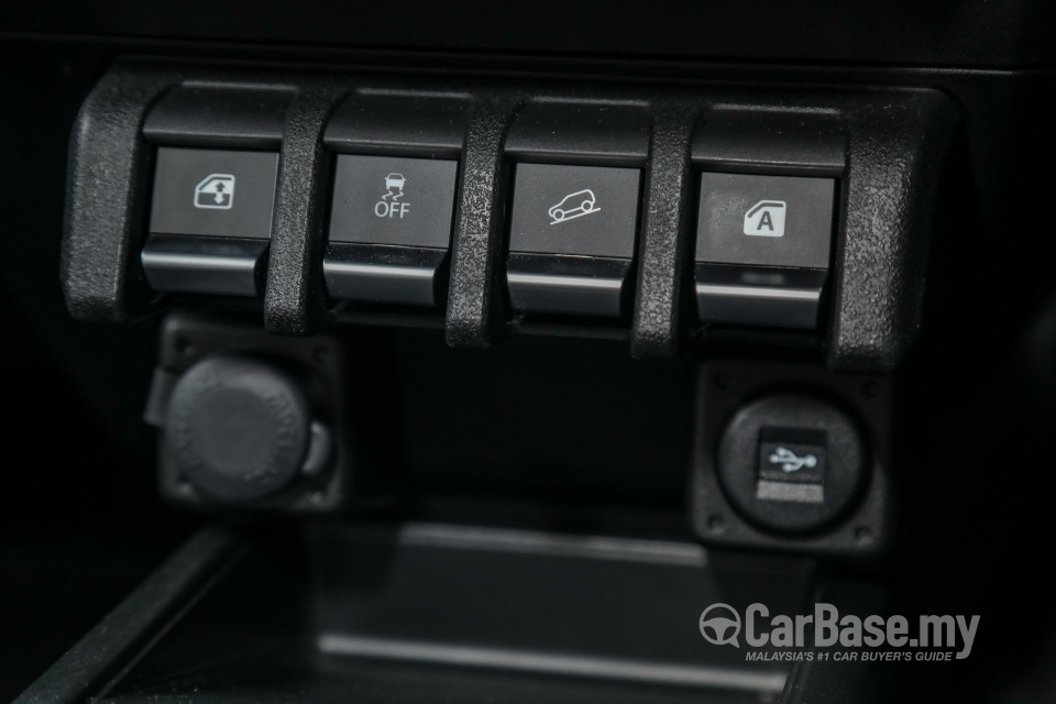 Suzuki Jimny JB74 (2021) Interior