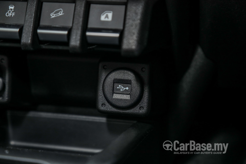 Suzuki Jimny JB74 (2021) Interior