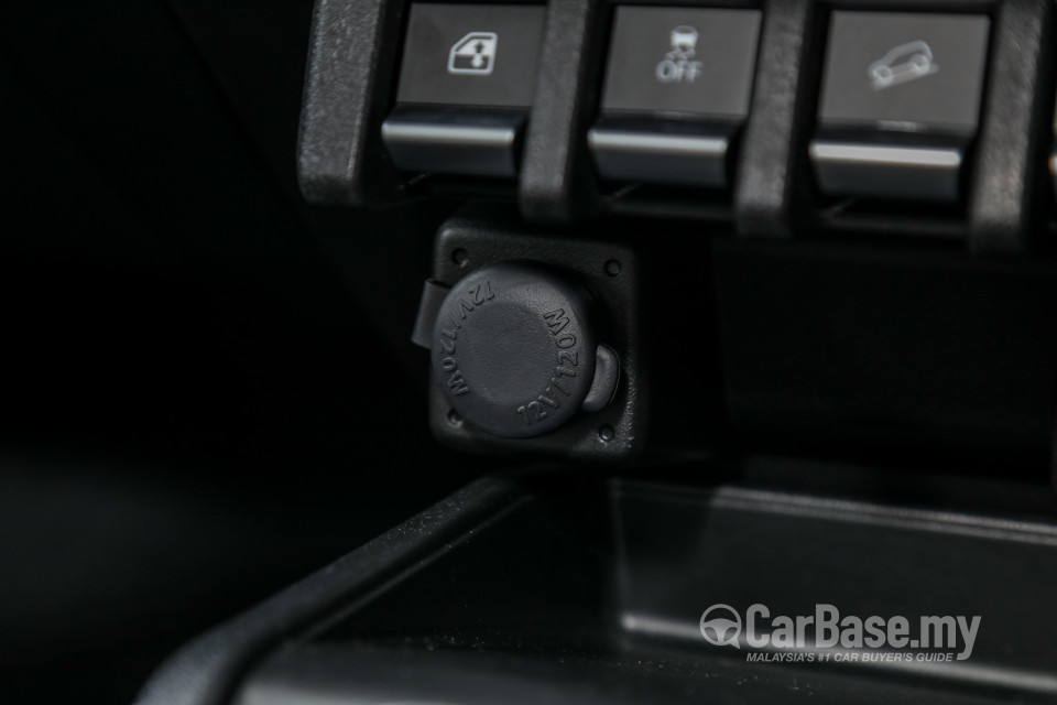 Suzuki Jimny JB74 (2021) Interior