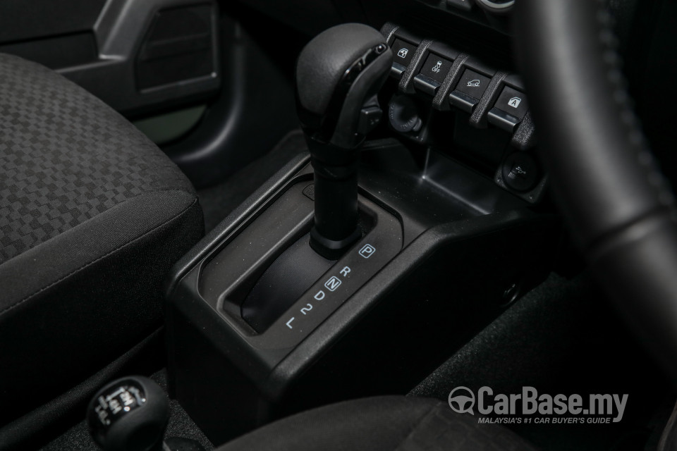 Suzuki Jimny JB74 (2021) Interior