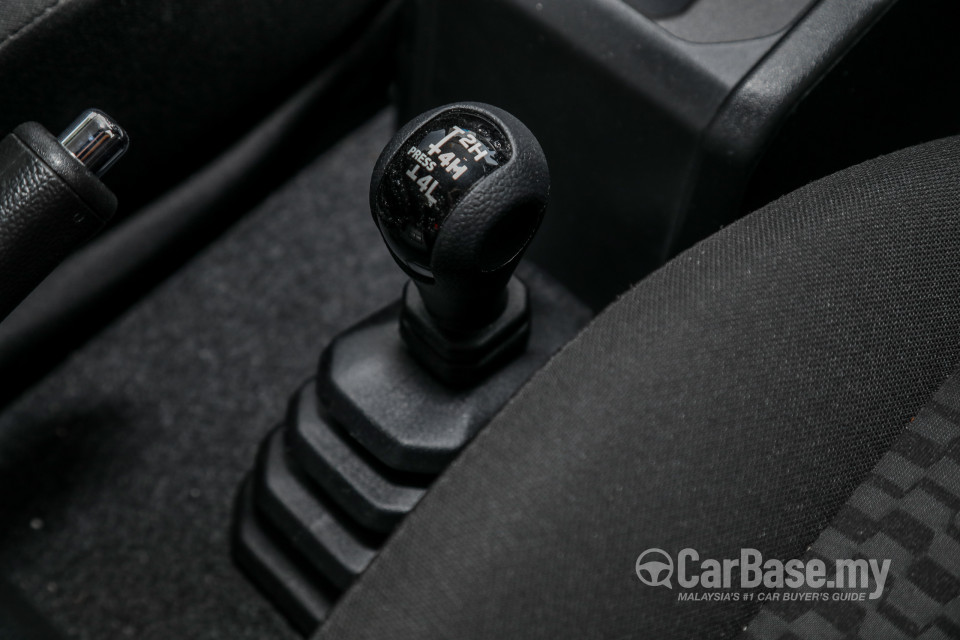 Suzuki Jimny JB74 (2021) Interior