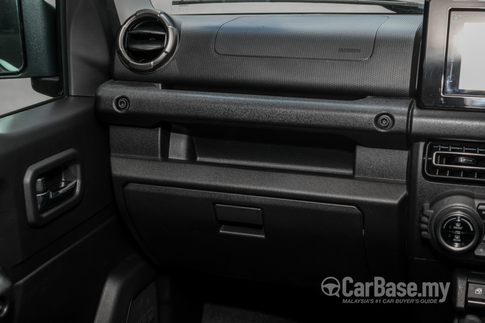 Suzuki Jimny JB74 (2021) Interior