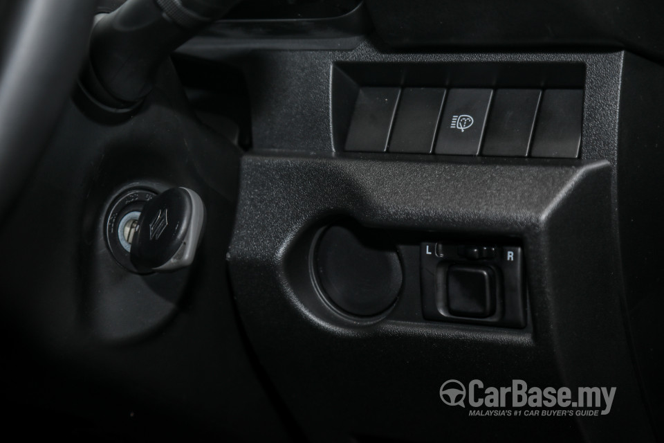 Suzuki Jimny JB74 (2021) Interior
