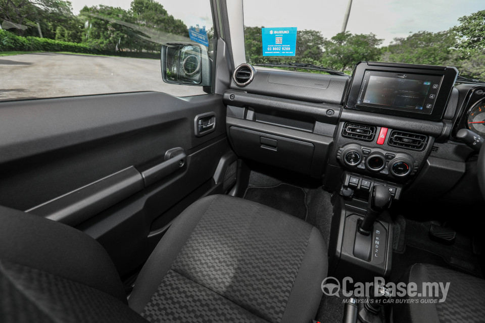 Suzuki Jimny JB74 (2021) Interior