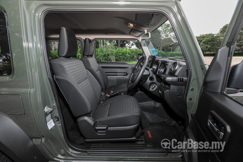 Suzuki Jimny JB74 (2021) Interior