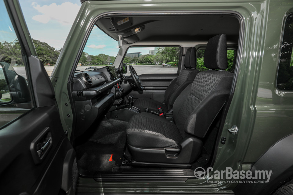 Suzuki Jimny JB74 (2021) Interior
