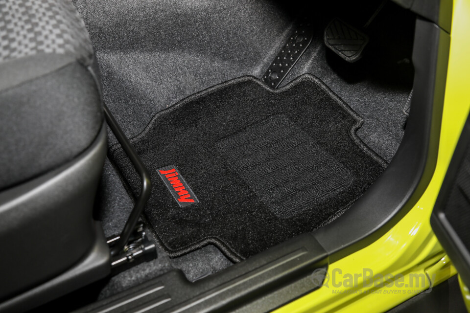 Suzuki Jimny JB74 (2021) Interior