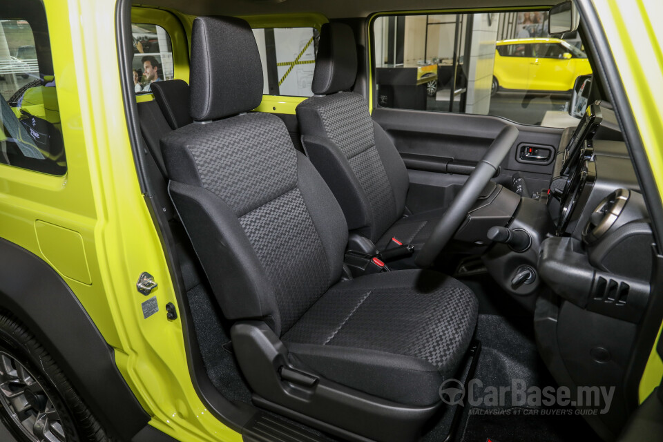 Suzuki Jimny JB74 (2021) Interior