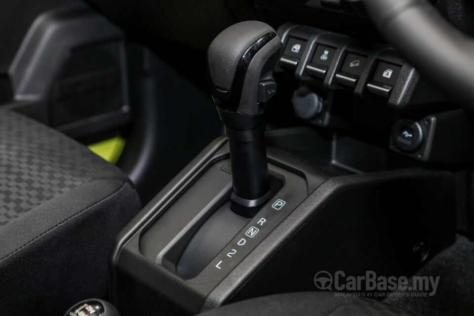 Suzuki Jimny JB74 (2021) Interior