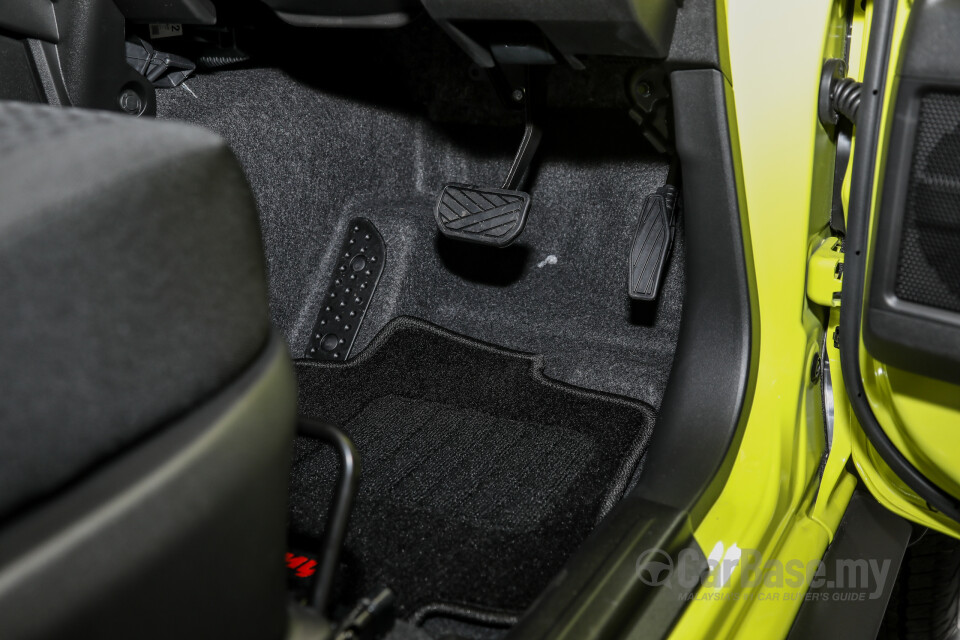 Suzuki Jimny JB74 (2021) Interior