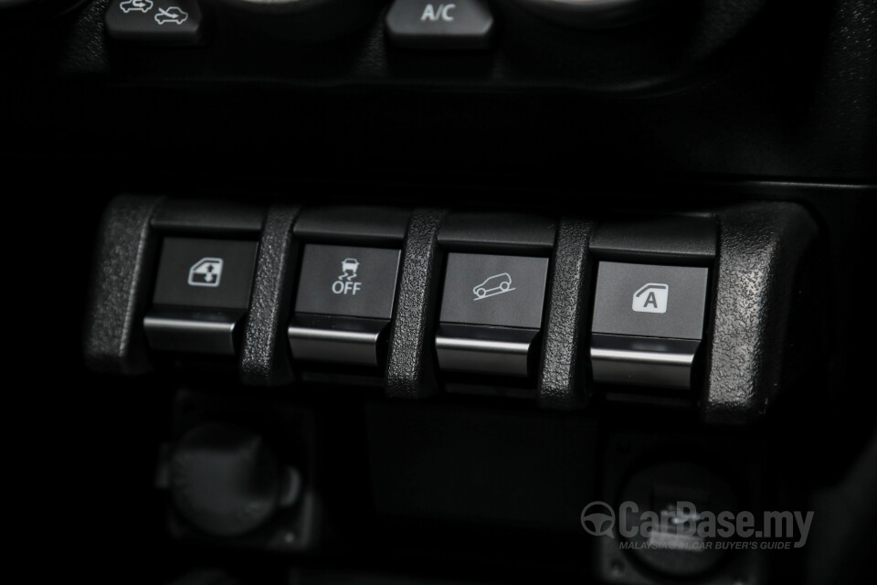 Suzuki Jimny JB74 (2021) Interior
