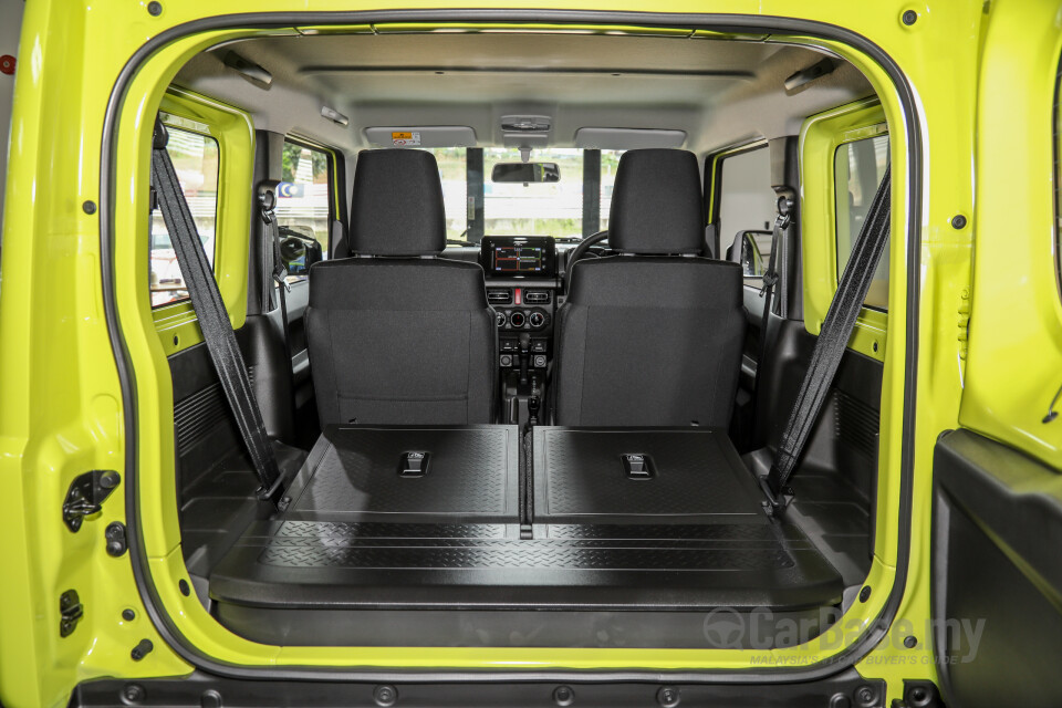 Suzuki Jimny JB74 (2021) Interior