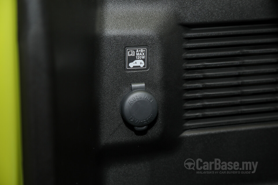 Suzuki Jimny JB74 (2021) Interior