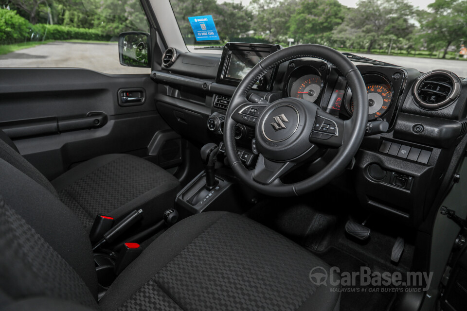 Suzuki Jimny JB74 (2021) Interior