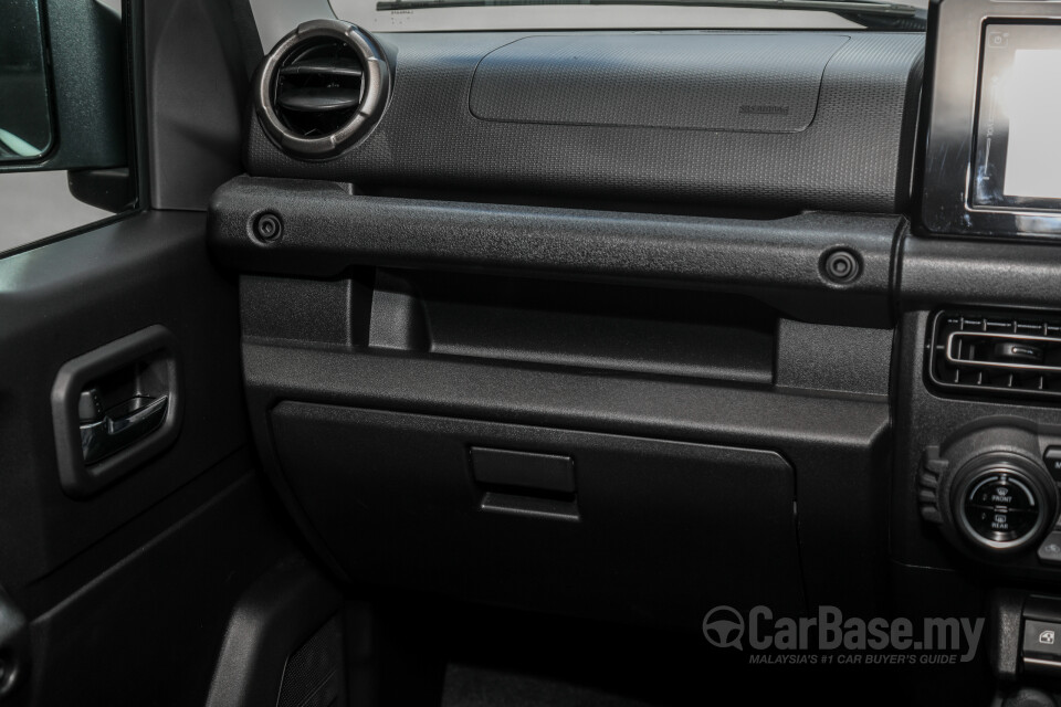 Suzuki Jimny JB74 (2021) Interior