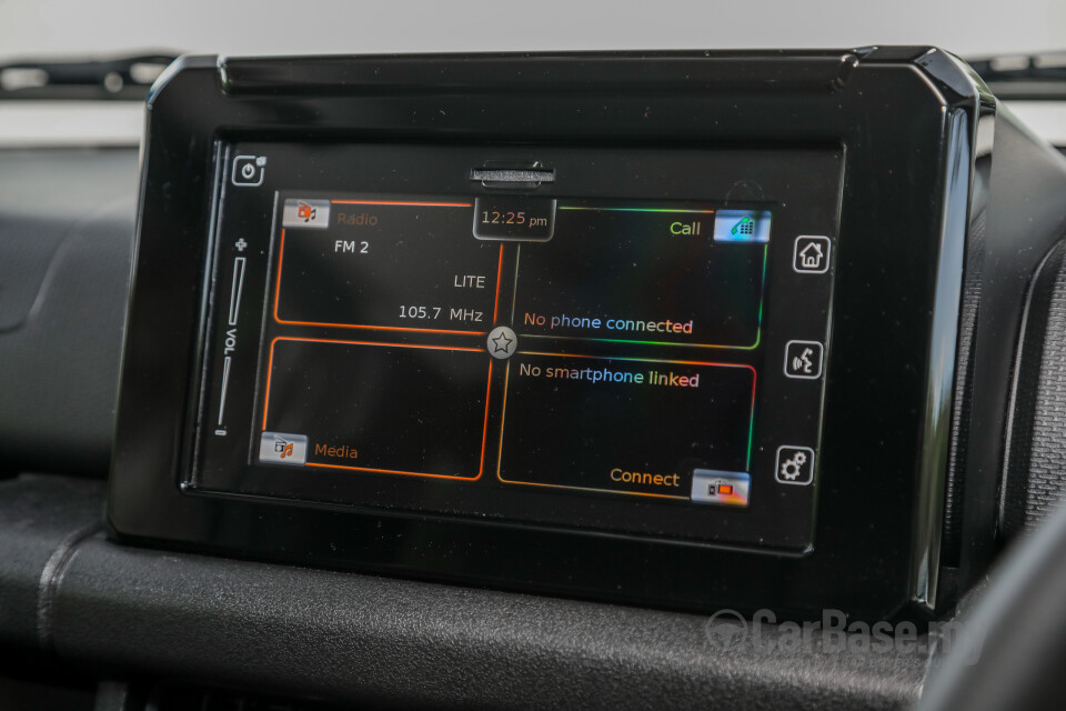 Suzuki Jimny JB74 (2021) Interior