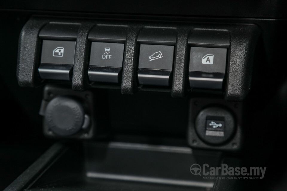 Suzuki Jimny JB74 (2021) Interior