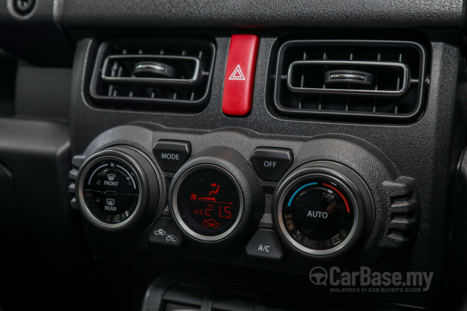 Suzuki Jimny JB74 (2021) Interior