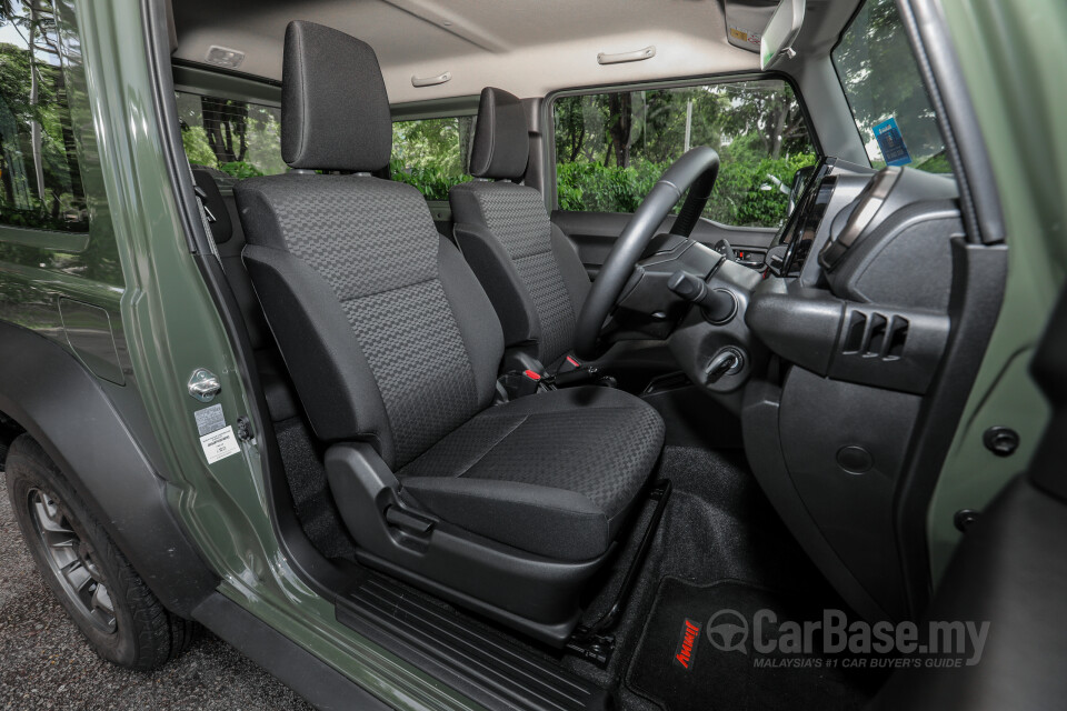 Suzuki Jimny JB74 (2021) Interior