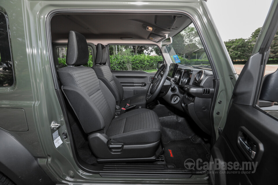 Suzuki Jimny JB74 (2021) Interior