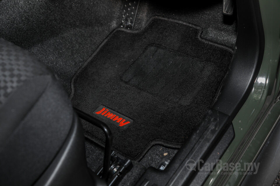 Suzuki Jimny JB74 (2021) Interior