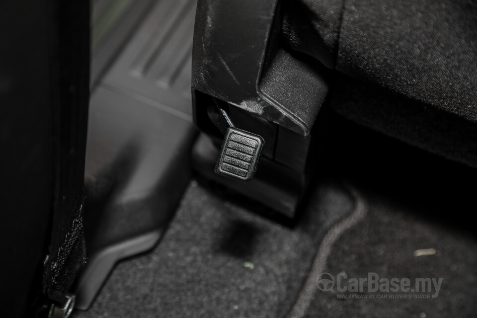 Suzuki Jimny JB74 (2021) Interior