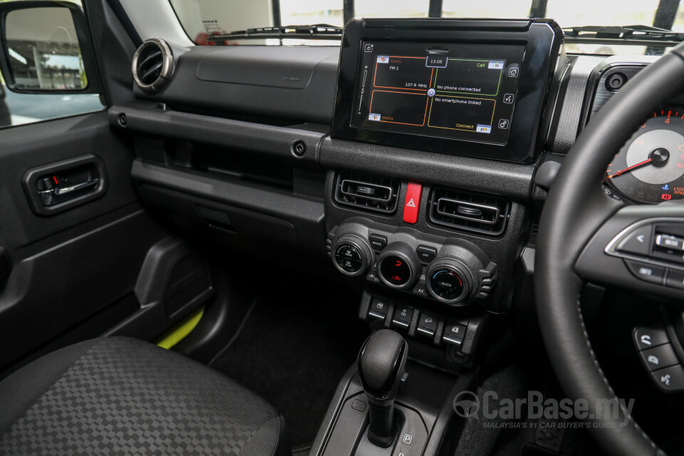 Suzuki Jimny JB74 (2021) Interior