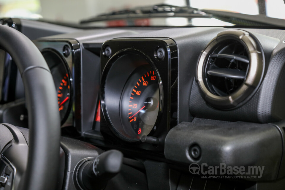 Suzuki Jimny JB74 (2021) Interior