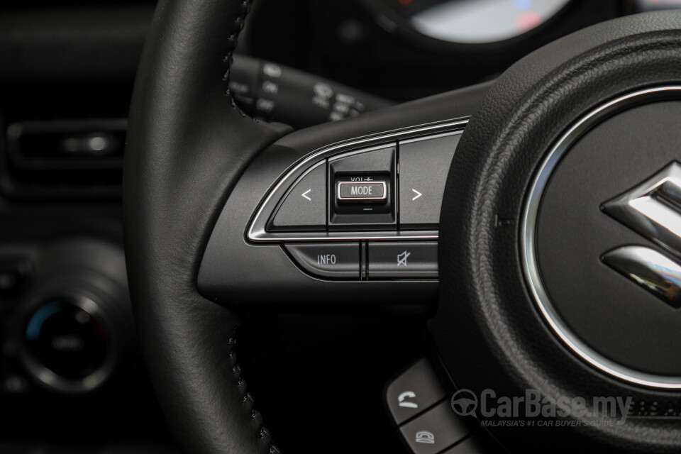 Suzuki Jimny JB74 (2021) Interior